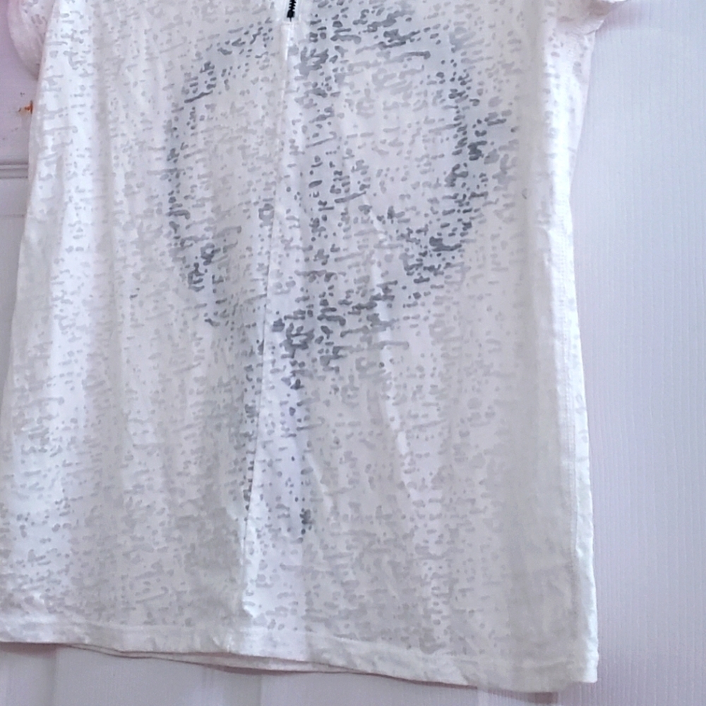 H&M  White Short Top With Peace Logo - Picture 7 of 8
